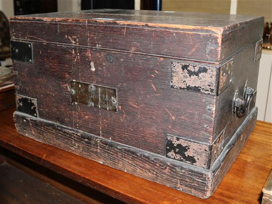 Oak cutlery chest